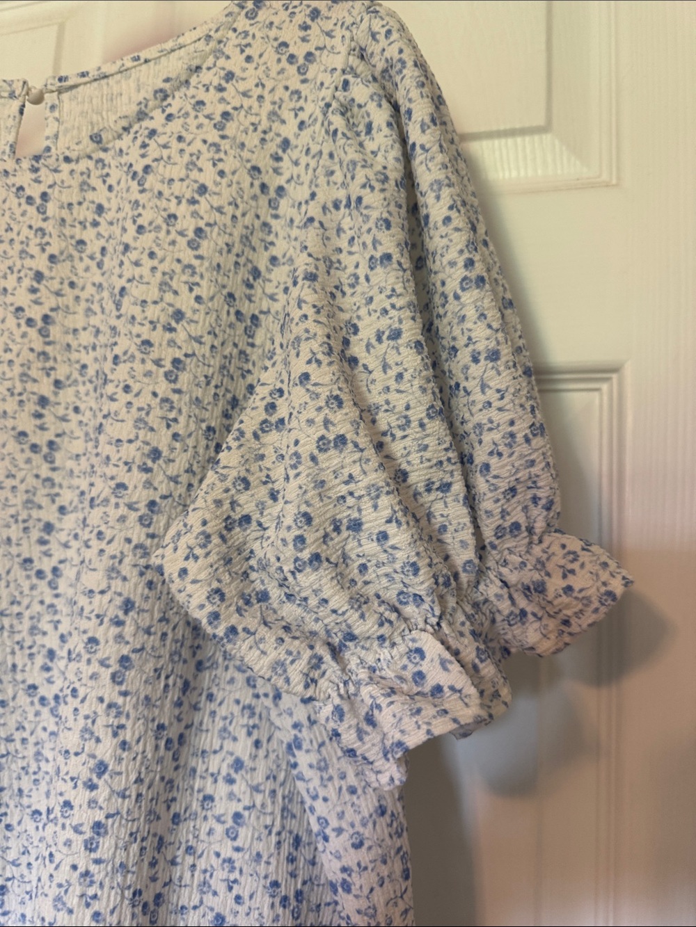 SHEIN White and Blue Floral Puff Sleeve Blouse - Picture 6 of 8